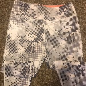 Ladies Capri leggings great for yoga 🧘🏽‍♀️